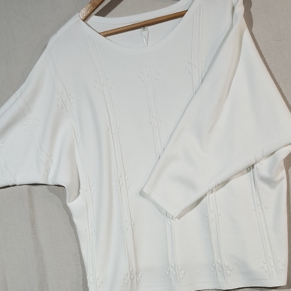 Vila‎ Milano NWT White Boxy 3/4 Sleeve Sweater Eggshell Raised Pattern Women XL - Picture 1 of 10